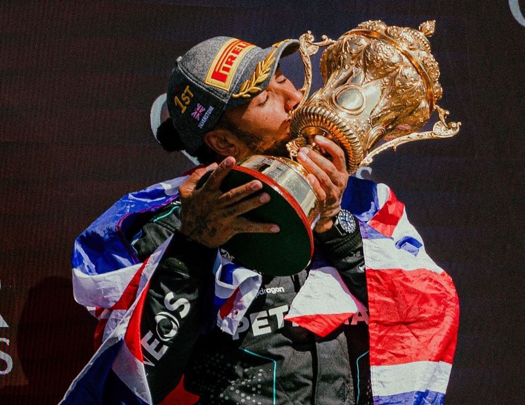 Lewis Hamilton Akhirnya Juara 1  Setelah Puasa 954 Hari