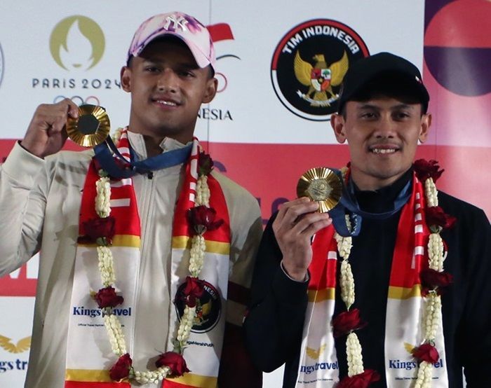 Veddriq Leonardo dan Rizki Juniansyah Sampai Indonesia, Dapat Sambutan Hangat dan Hadiah Besar!