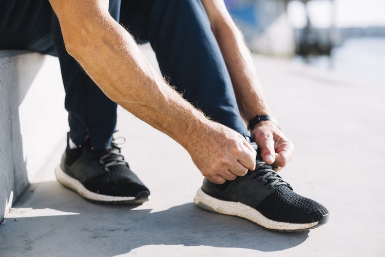 5 Langkah Memilih Sepatu Olahraga Pria: Nyaman, Tahan Lama, dan Modis