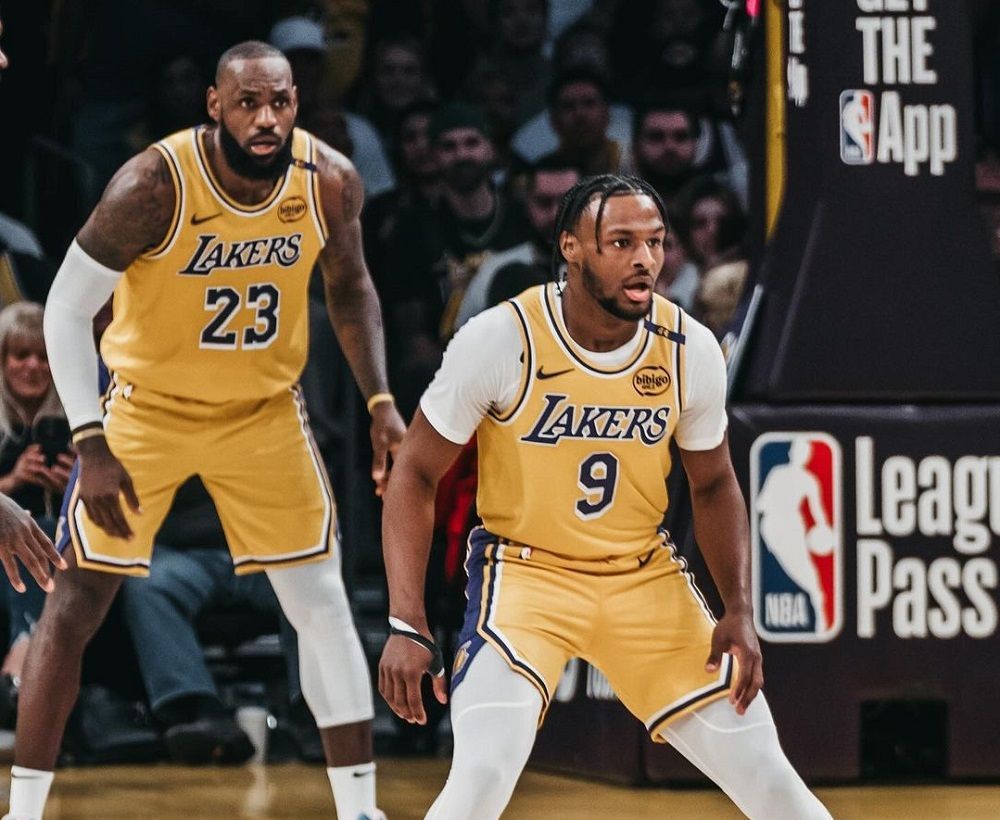 Sejarah Tercipta! Duo Ayah-Anak LeBron dan Bronny James Tampil Bersama di NBA