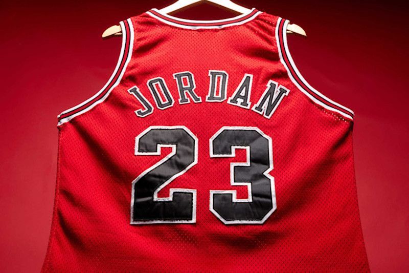 Jersey Legenda Hidup NBA Michael Jordan Terjual Rp72,4 Miliar