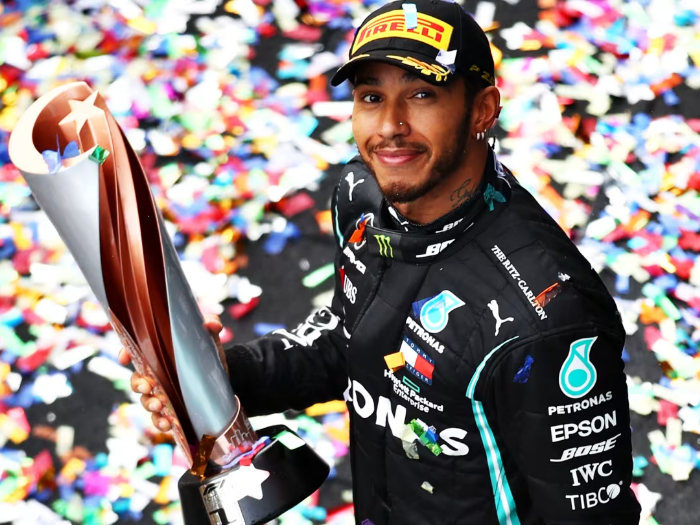 Momen Emosional Hamilton: Pisah dengan Mercedes dan Babak Baru di Ferrari