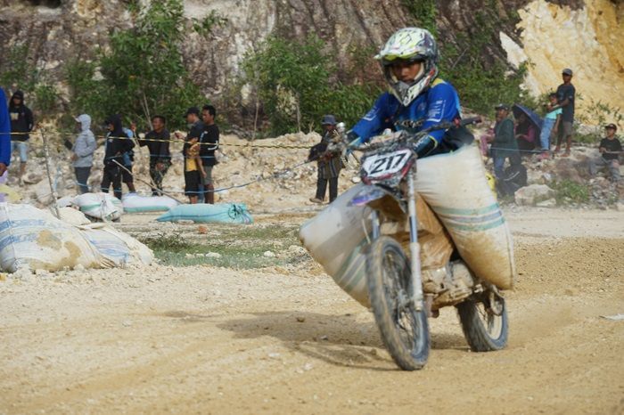 Unik, Ada Lomba Balap Motor Sambil Angkut Gabah di Sidrap, Sulawesi Selatan