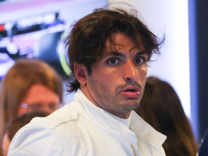 Demi Bentuk Tubuh Ideal, Carlos Sainz Ogah Konsumsi Makanan Cepat Saji